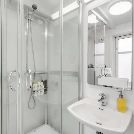 2-bedroom By The Bridge טרומסה